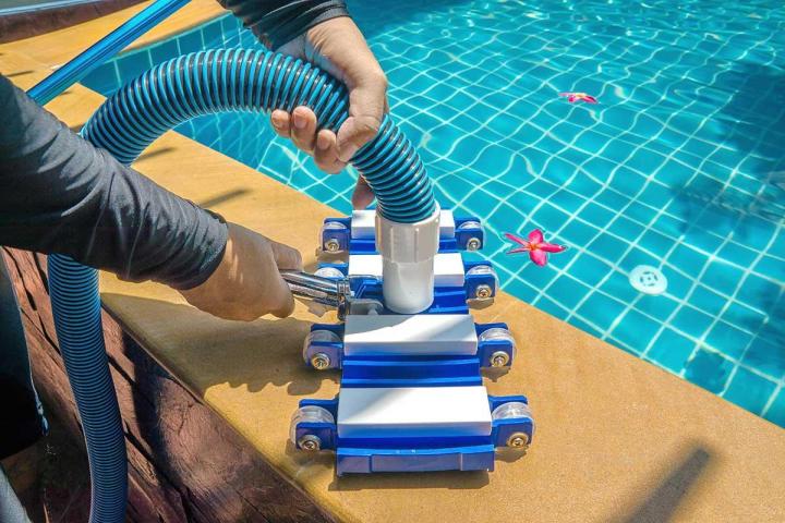 Un spécialiste de l’entretien de piscines à votre service